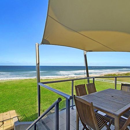 Beach Front Luxury Entrance Exterior foto