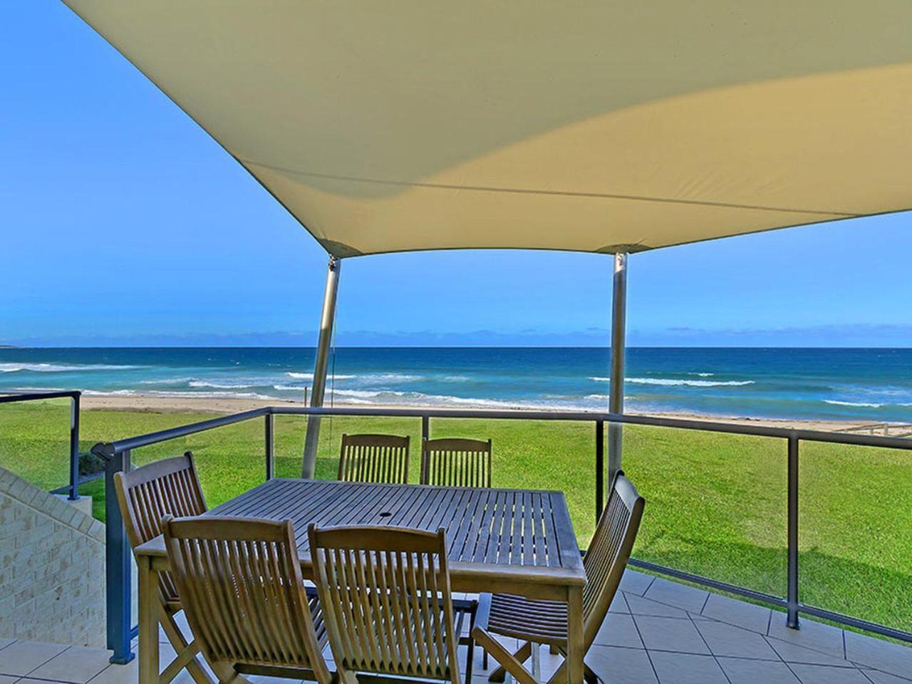 Beach Front Luxury Entrance Exterior foto